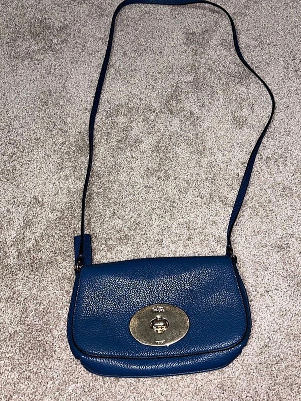 Coach Liv Turnlock Crossbody Pouch Bag Pebble Leather – Denim Blue (F52896)
